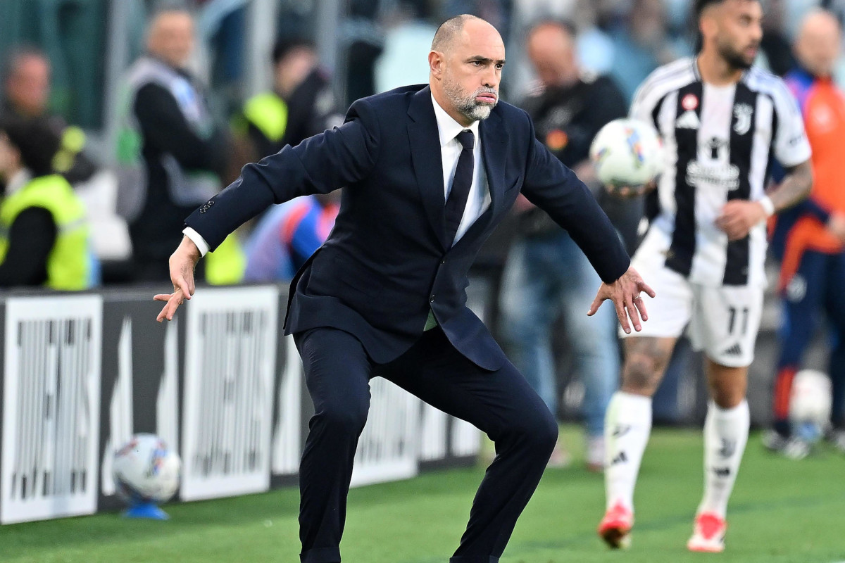 epa11997521 Juventus head coach Igor Tudor in azione durante la partita di Serie A tra Juventus FC e CFC Genoa, a Torino, Italia, 29 marzo 2025. EPA-EFE/Alessandro Di Marco